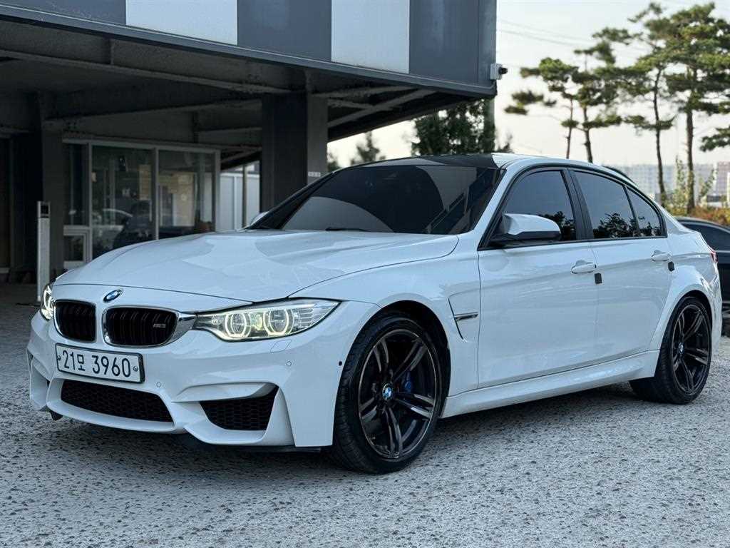 BMW 3시리즈 M3 세단 사진 2/20