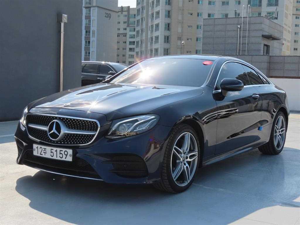 벤츠 E 클래스 E220d 쿠페 사진 2/20