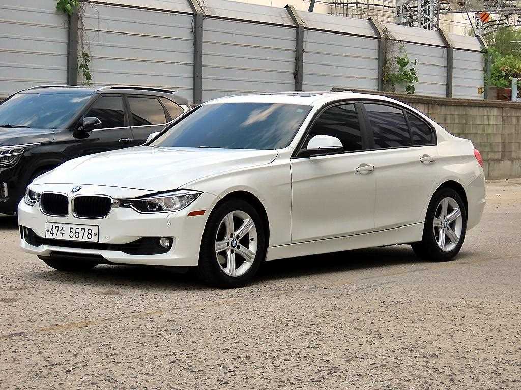 BMW 3시리즈 320i 사진 2/19
