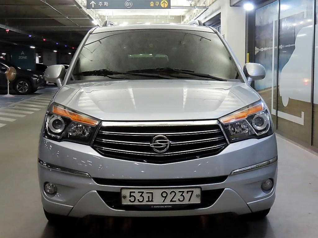 KGM 코란도 4WD GT 9인승 사진 2/19