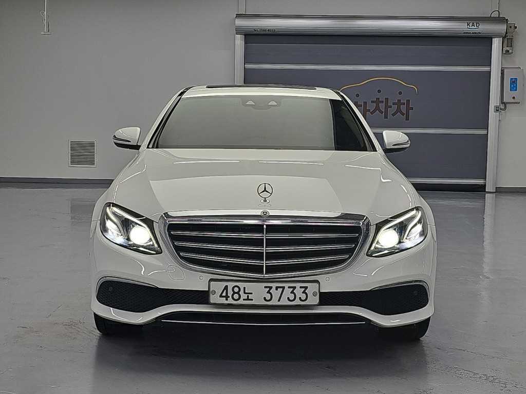벤츠 E 클래스 E220d 아방가르드 사진 2/18