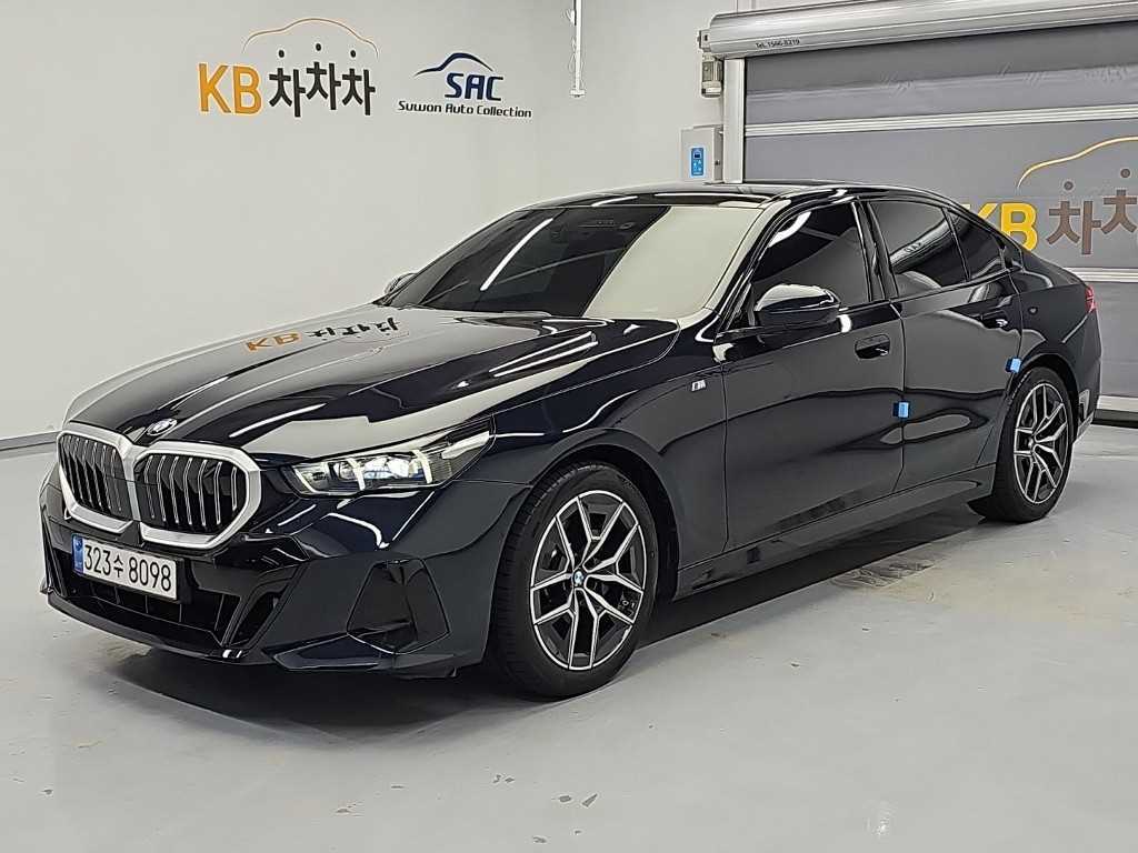 BMW 5시리즈 520i M 스포츠 사진