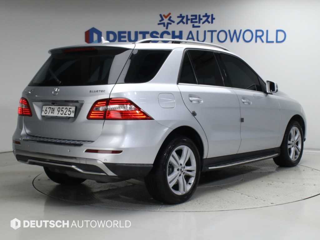 벤츠 M 클래스 ML350 블루텍 4매틱 사진 2/20