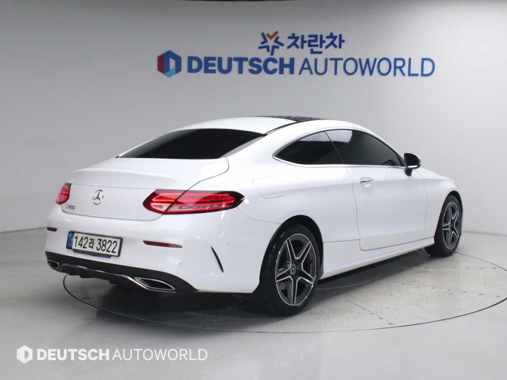 벤츠 C 클래스 C200 쿠페 사진 2/20