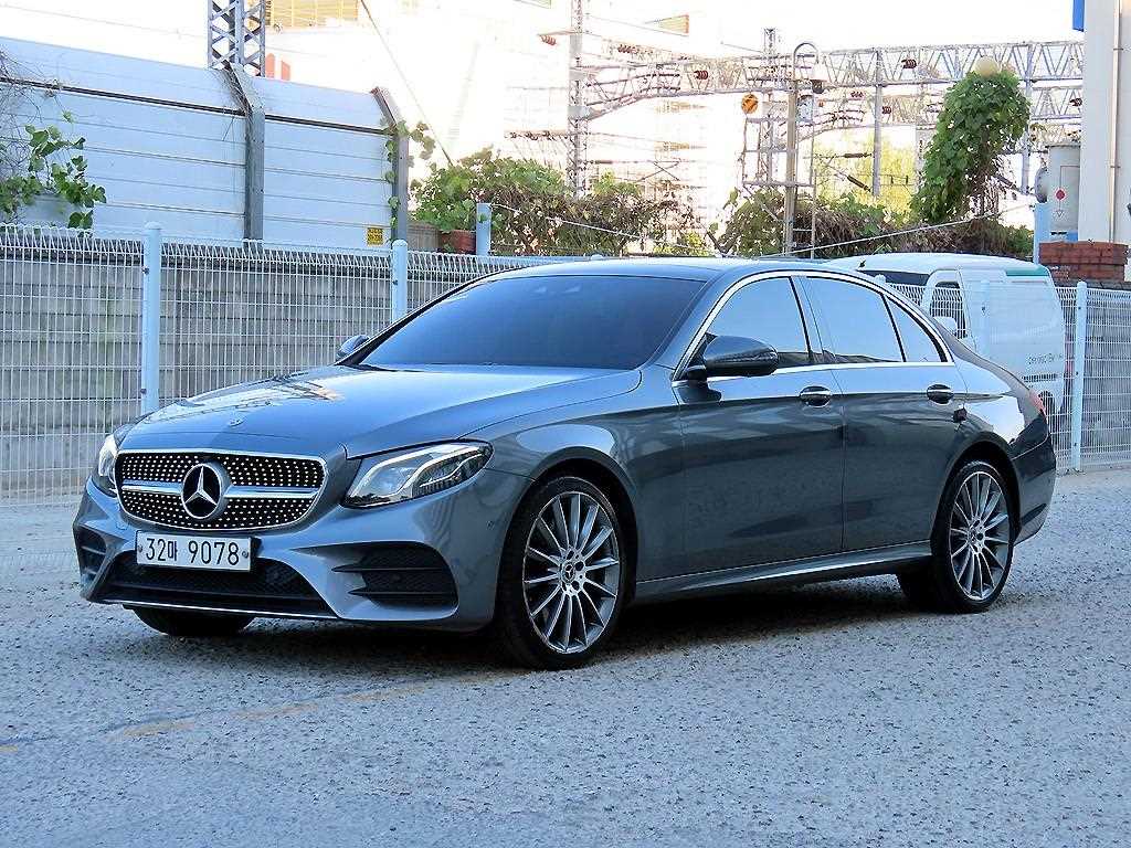 벤츠 E 클래스 E300 4MATIC AMG LINE 사진 2/20