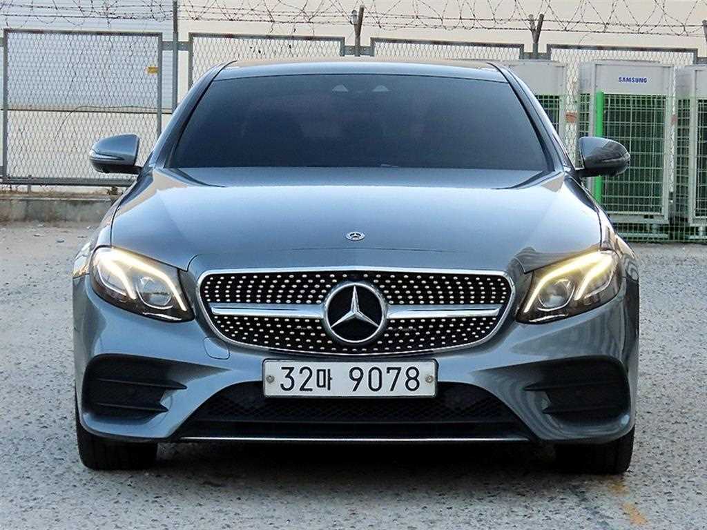 벤츠 E 클래스 E300 4MATIC AMG LINE 사진