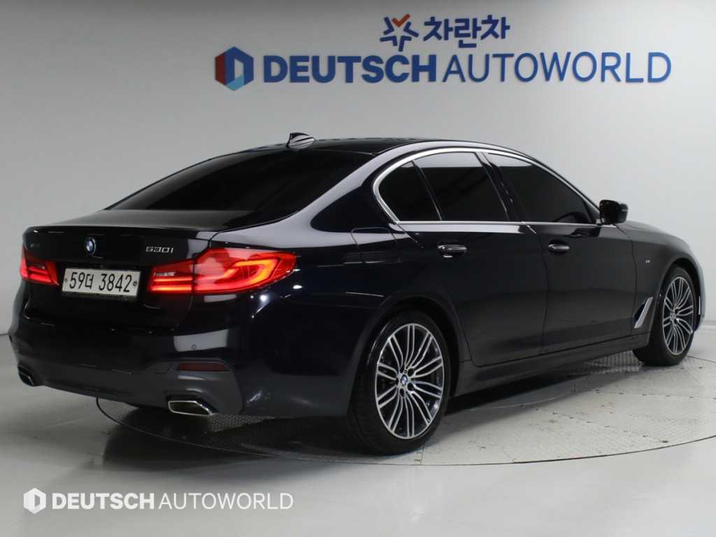 BMW 5시리즈 530i xDrive M 스포츠 플러스 사진 2/20