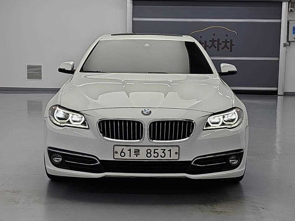 BMW 5시리즈 520d 럭셔리 플러스 사진 2/20
