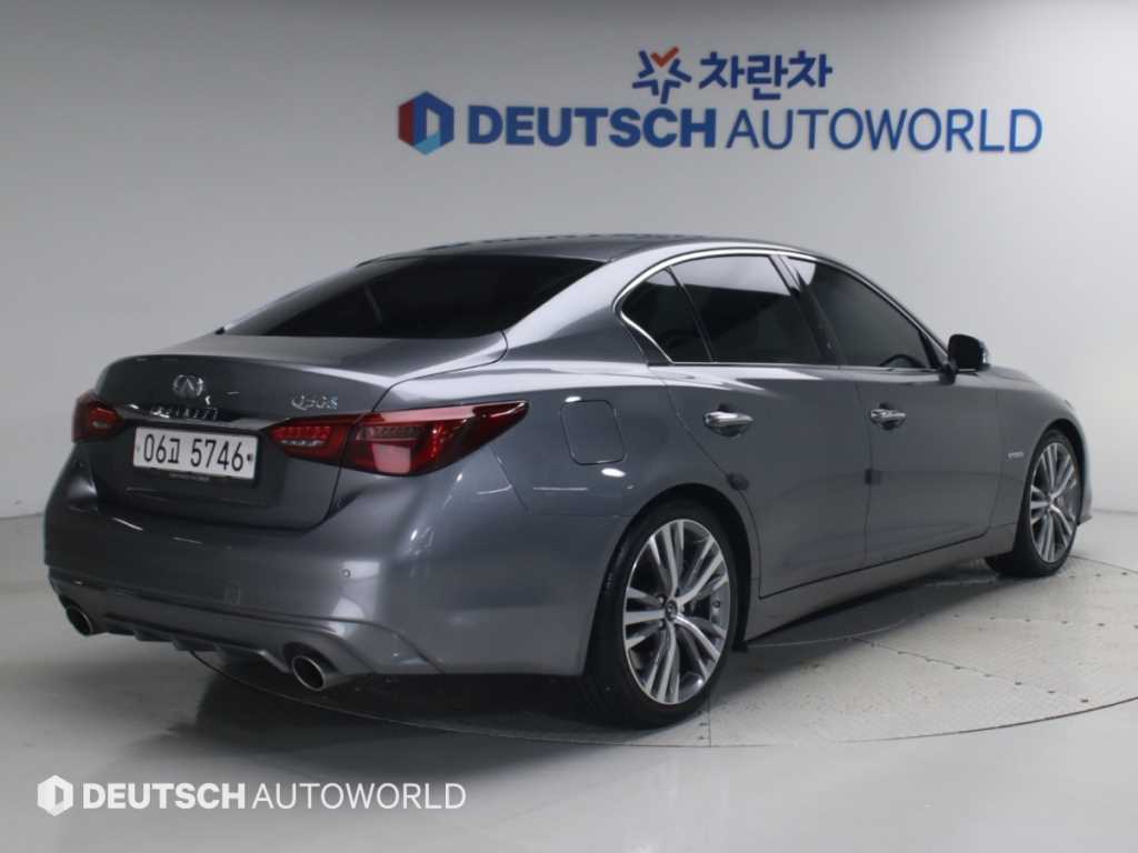 인피니티 Q 3.5 하이브리드 블루 스포츠 센서리 사진 2/20