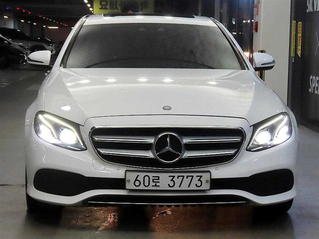 벤츠 E 클래스 E220d 아방가르드 사진 2/20