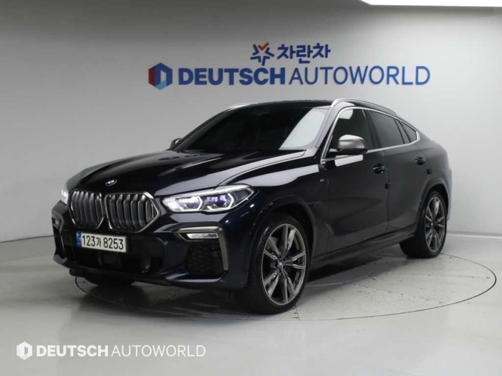 BMW X6 M50i 사진