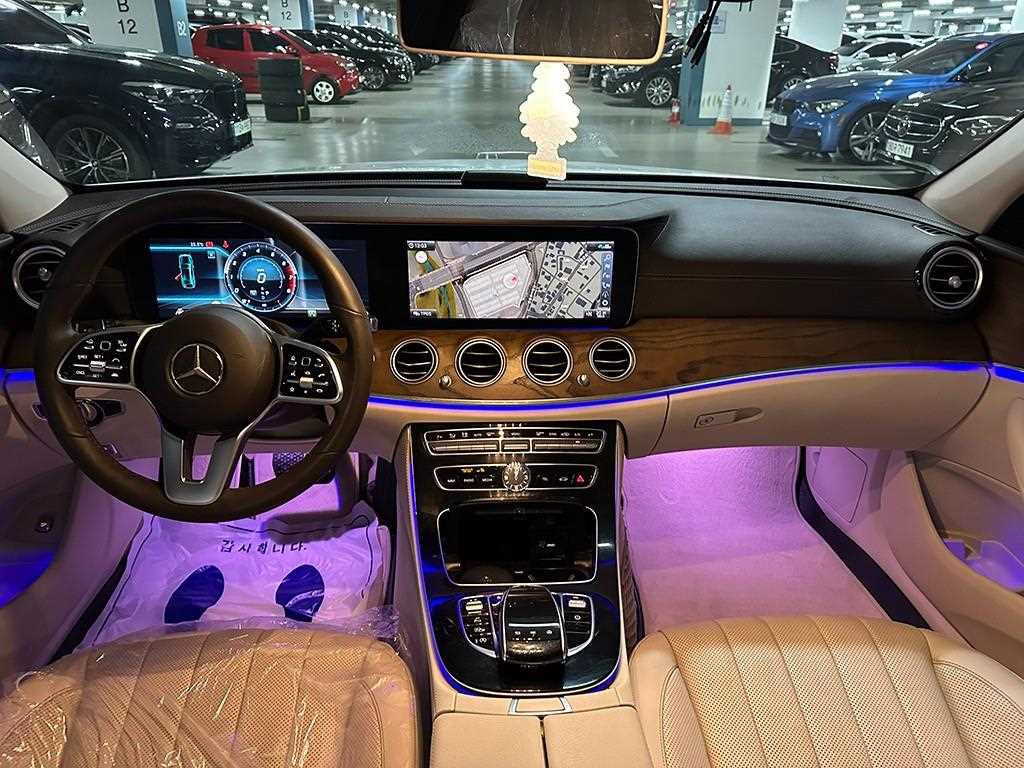 벤츠 E 클래스 E300 4MATIC 익스클루시브 사진