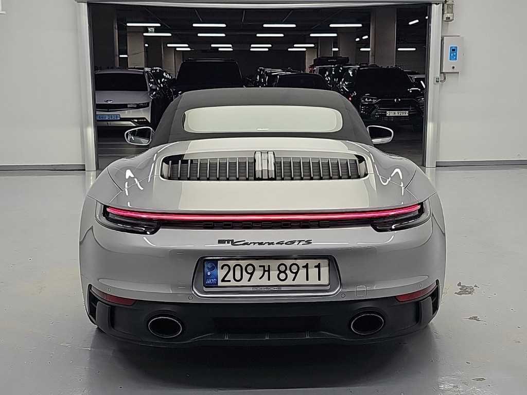 포르쉐 911 카레라 4 GTS 카브리올레 사진 2/18