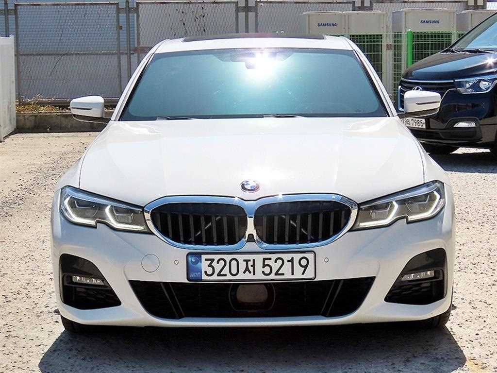 BMW 3시리즈 320i M 스포츠 사진