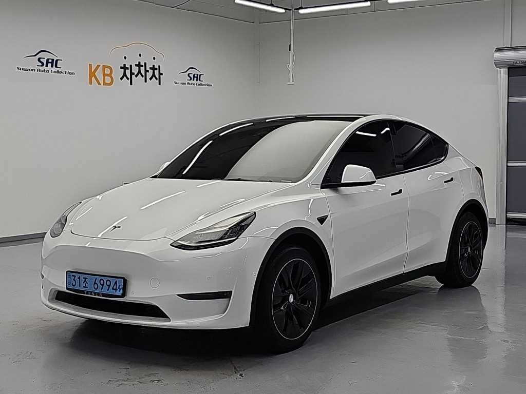 테슬라 모델 Y 롱 레인지 사진