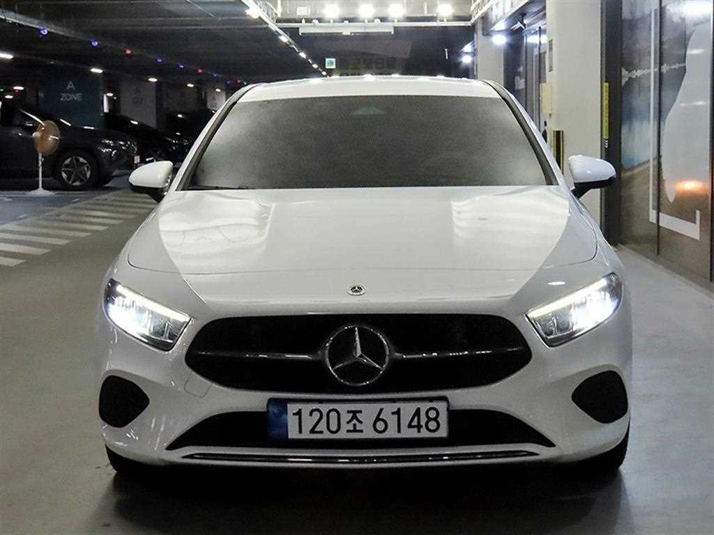 벤츠 A 클래스 A220 세단 사진 2/18