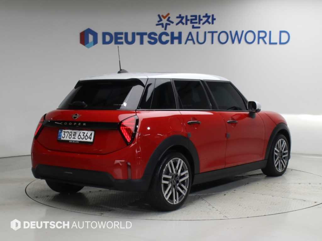 MINI 쿠퍼 클래식 5도어 사진 2/20