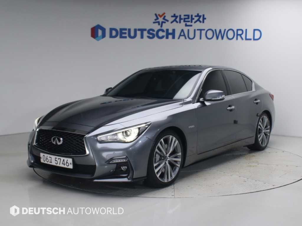인피니티 Q 3.5 하이브리드 블루 스포츠 센서리 사진