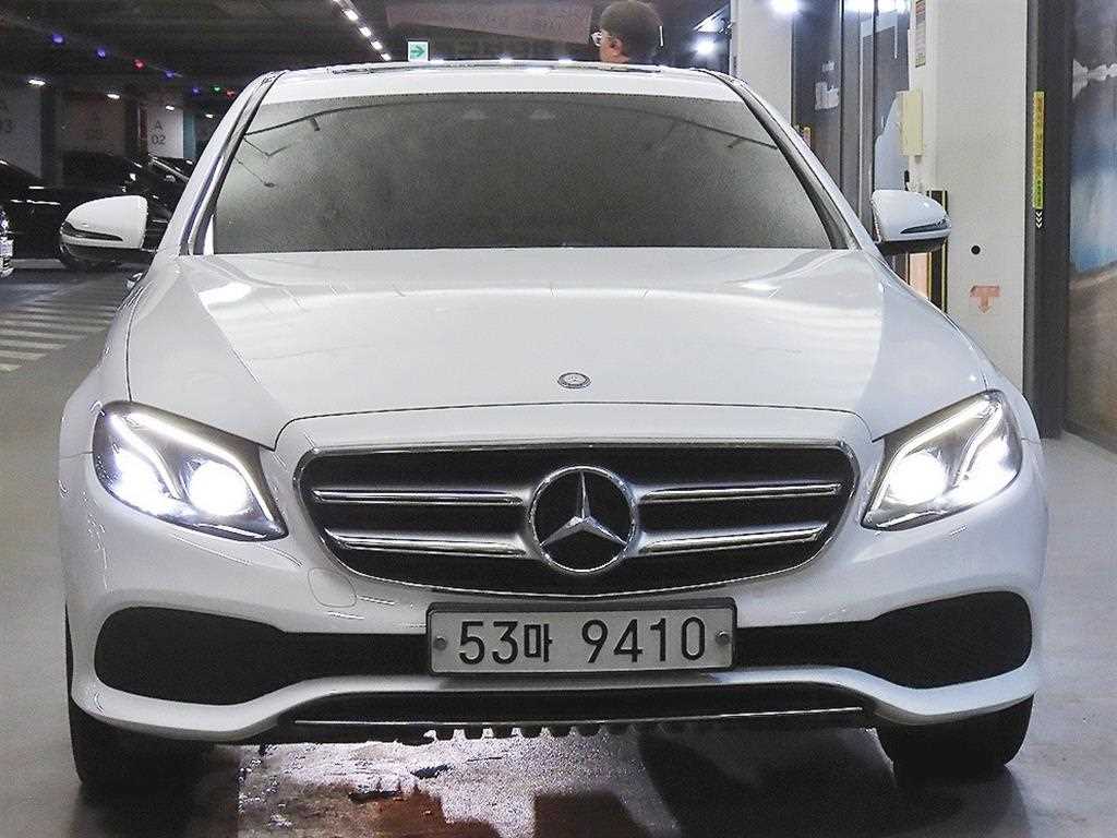 벤츠 E 클래스 E220d 아방가르드 사진 2/20