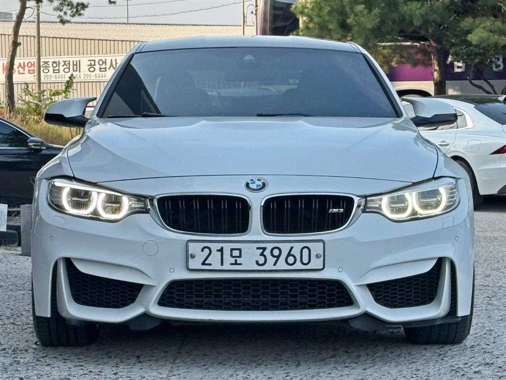 BMW 3시리즈 M3 세단 사진