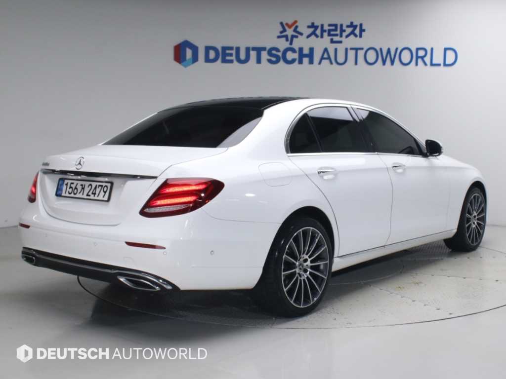 벤츠 E 클래스 E220d 아방가르드 사진 2/20