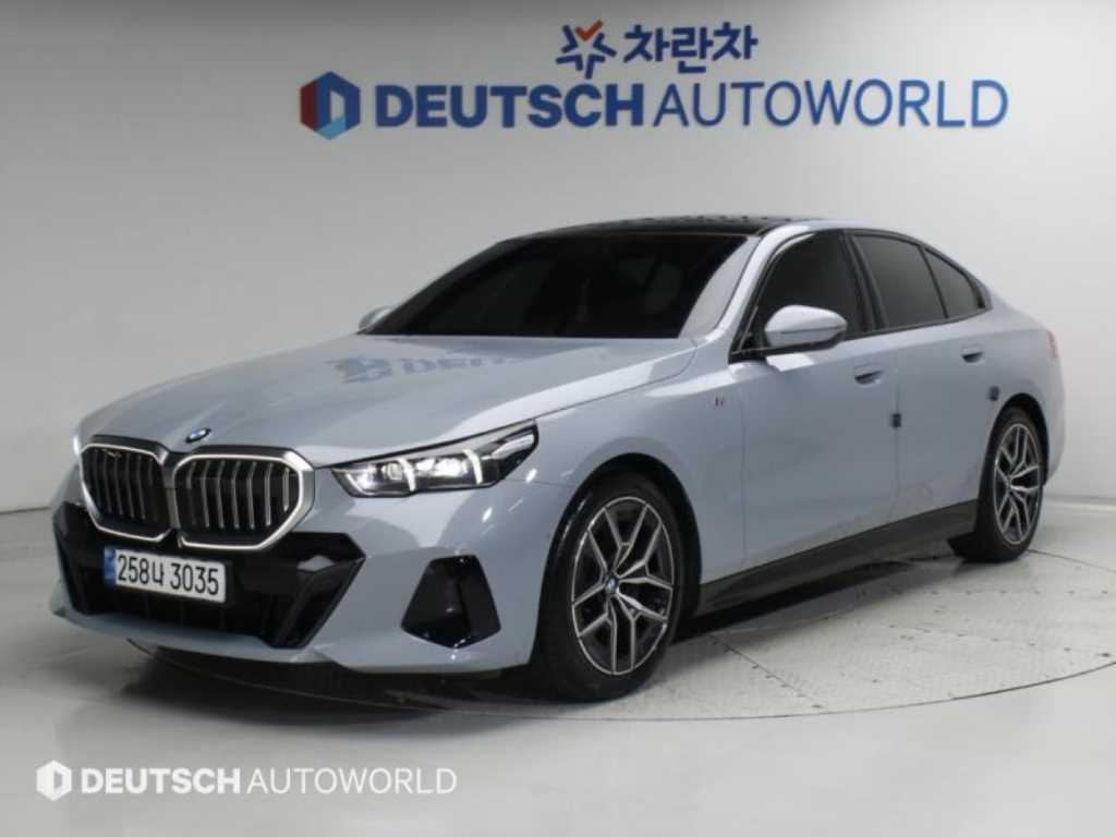 BMW 5시리즈 520i M 스포츠 사진