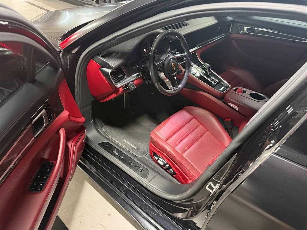 포르쉐 파나메라 4.0 GTS 사진
