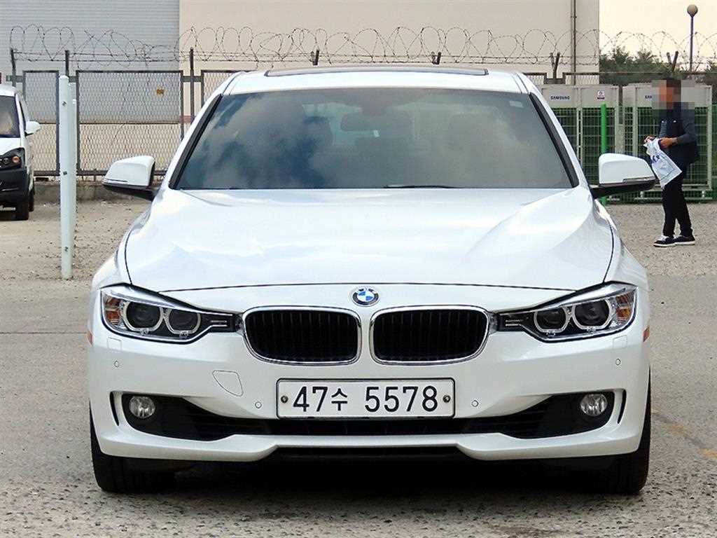 BMW 3시리즈 320i 사진