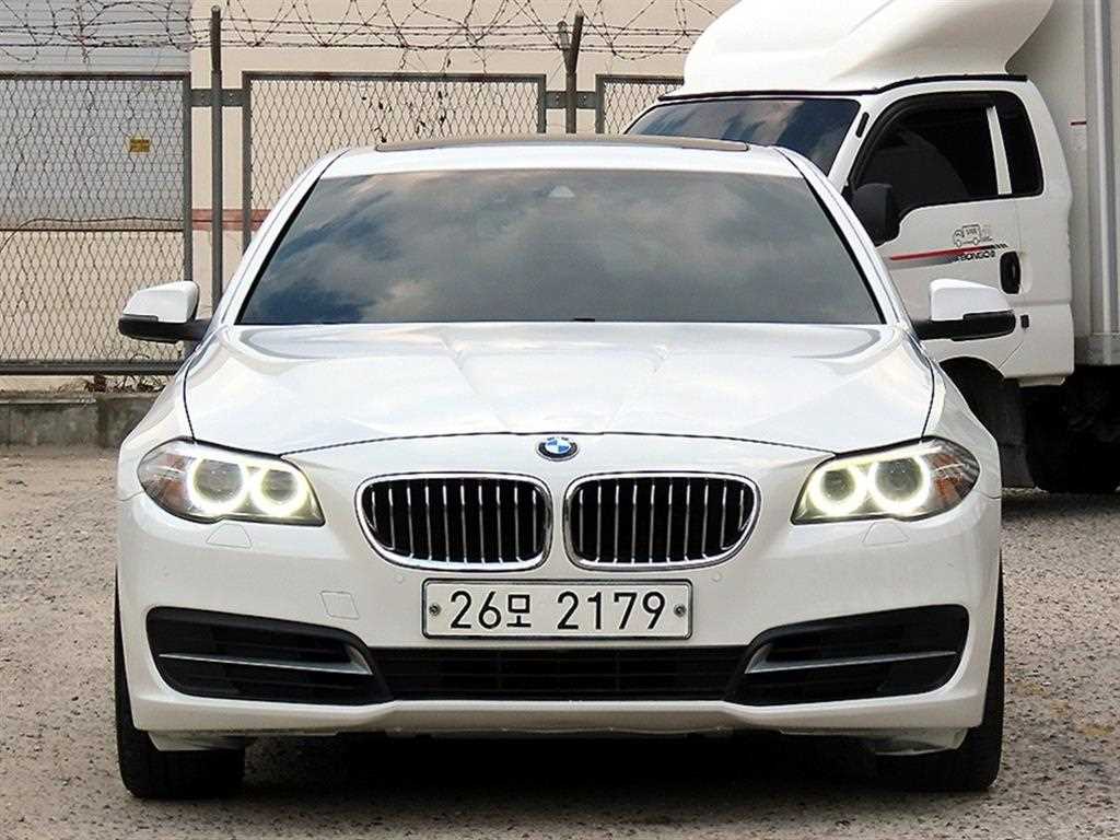 BMW 5시리즈 520d 럭셔리 플러스 사진