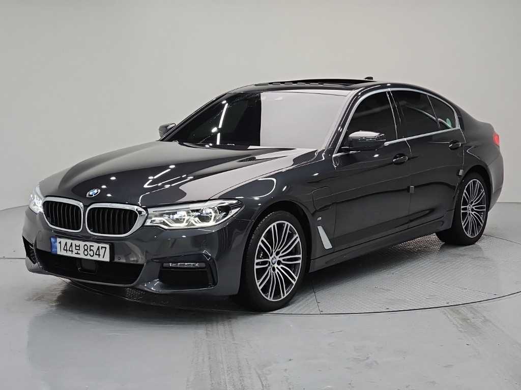 BMW 5시리즈 530e M 스포츠 사진