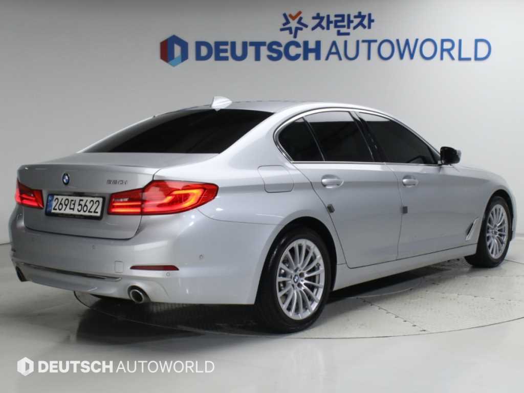 BMW 5시리즈 520i 럭셔리 사진 2/20