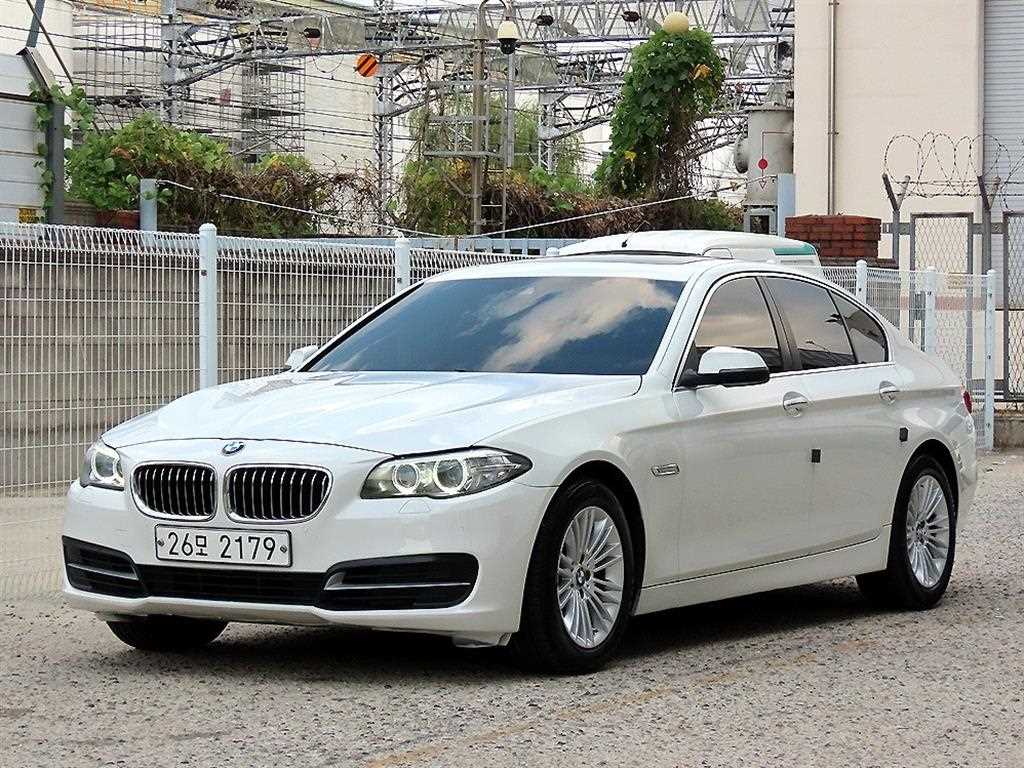 BMW 5시리즈 520d 럭셔리 플러스 사진 2/20
