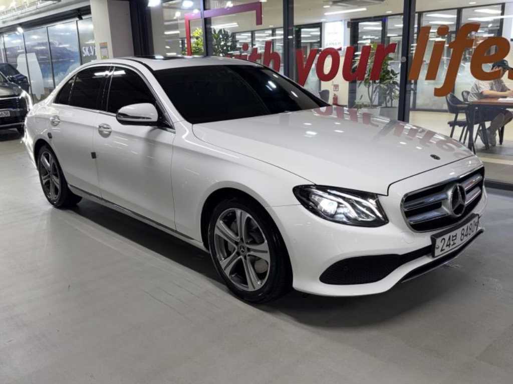 벤츠 E 클래스 E300 아방가르드 사진 2/20