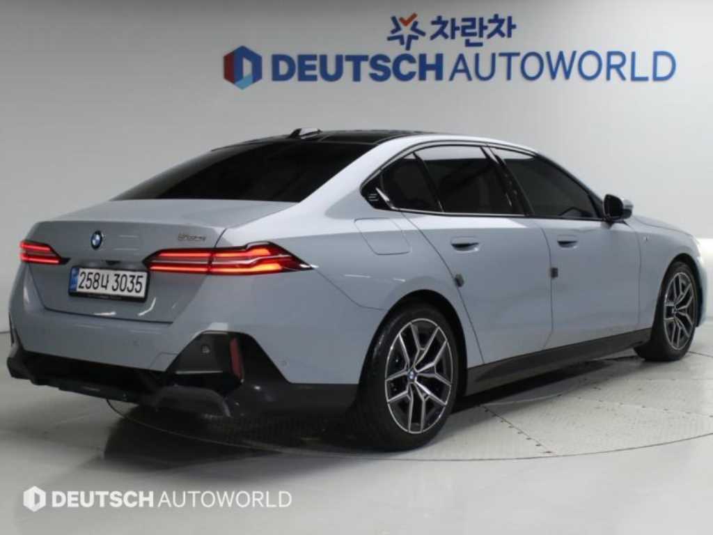 BMW 5시리즈 520i M 스포츠 사진 2/20