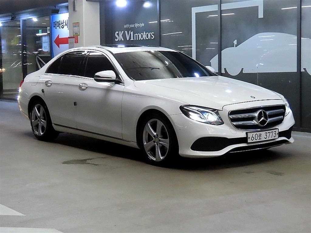 벤츠 E 클래스 E220d 아방가르드 사진