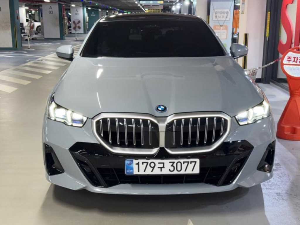 BMW 5시리즈 530e M 스포츠 사진 2/20