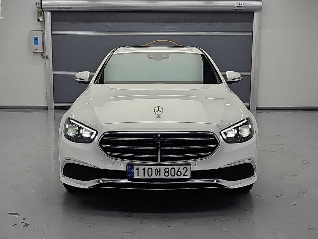 벤츠 E 클래스 E220d 4MATIC 익스클루시브 사진 2/19