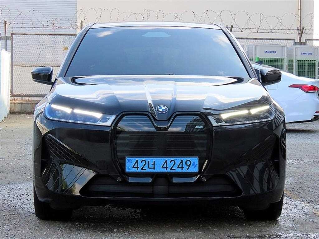 BMW iX xDrive 50 스포츠 플러스 사진