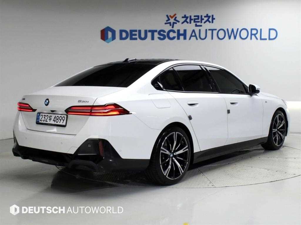 BMW 5시리즈 530i xDrive M 스포츠 사진 2/20