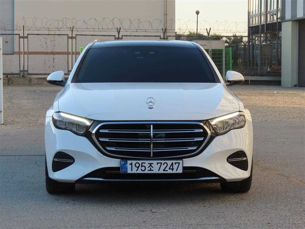 벤츠 E 클래스 E220d 4MATIC 익스클루시브 사진