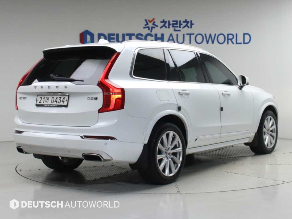 볼보 XC90 2.0 D5 AWD 모멘텀 사진 2/20