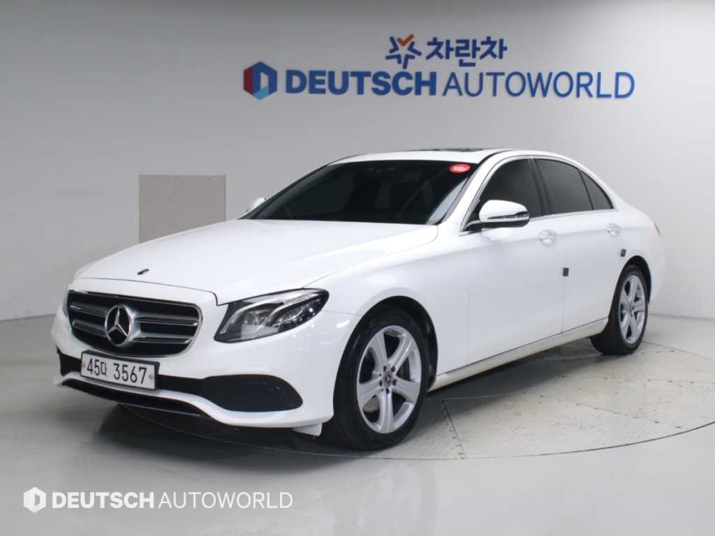 벤츠 E 클래스 E220d 아방가르드 사진