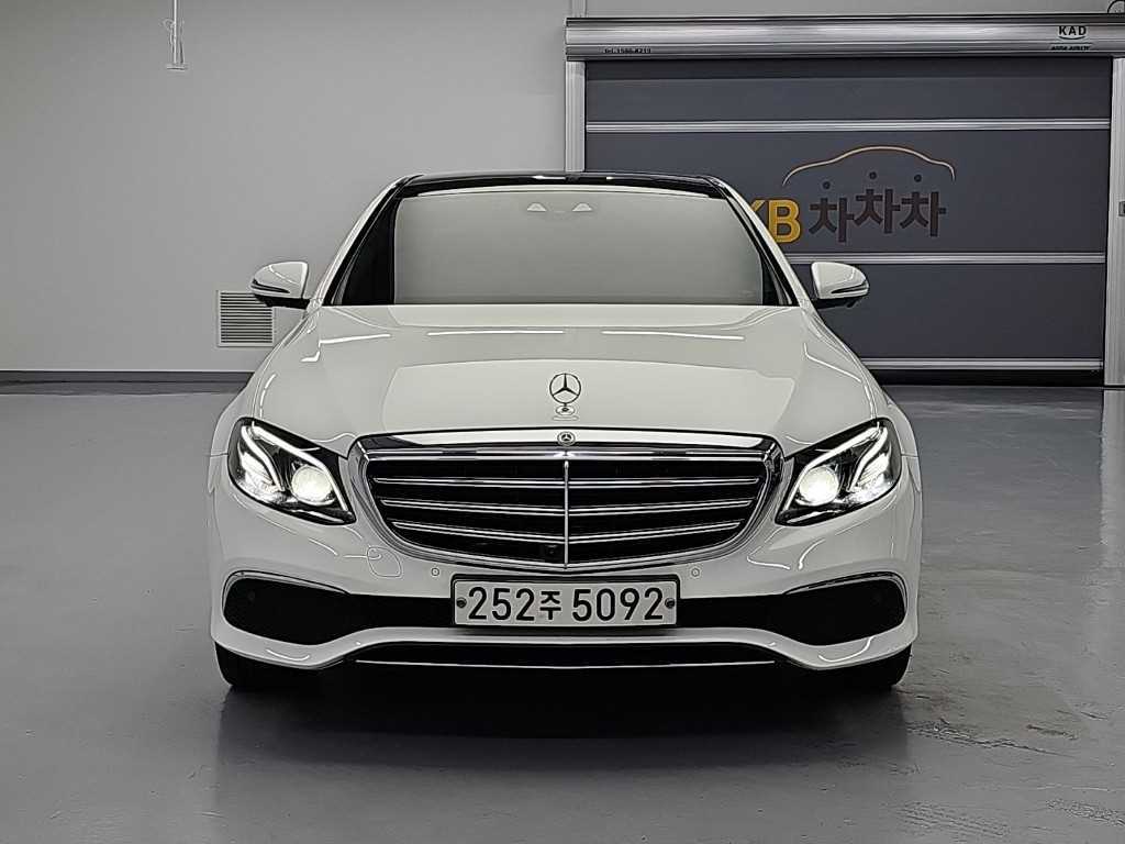벤츠 E 클래스 E300e 익스클루시브 사진 2/19