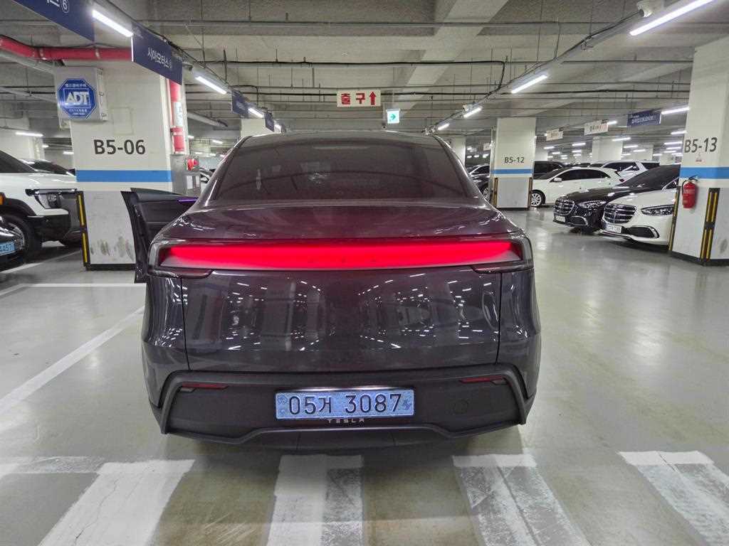 테슬라 모델 Y RWD 사진 2/15