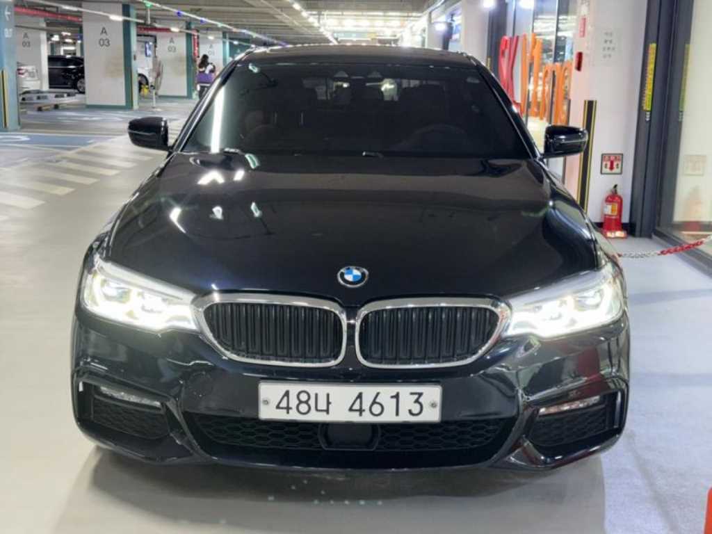 BMW 5시리즈 530i xDrive M 스포츠 사진