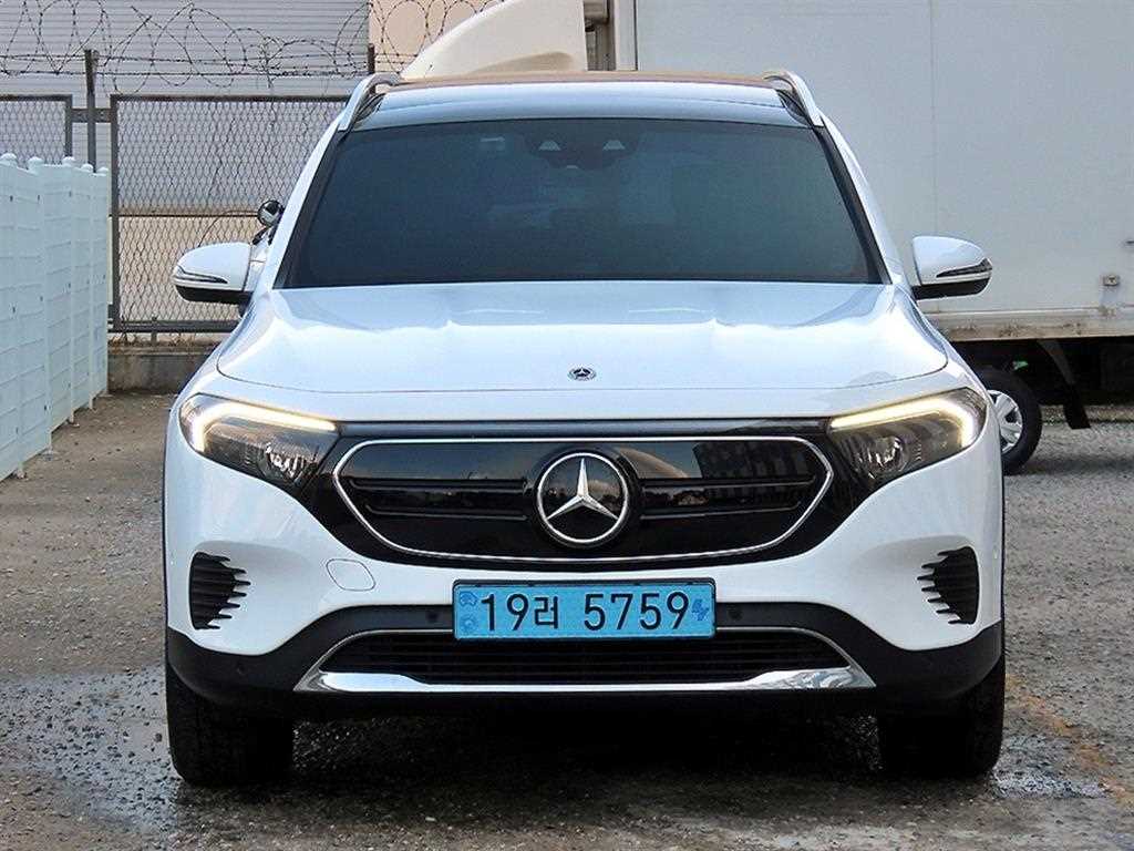 벤츠 EQB 300 4MATIC 일렉트릭 아트 사진 2/20