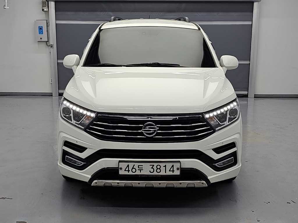 KGM 코란도 4WD TX 9인승 사진 2/18