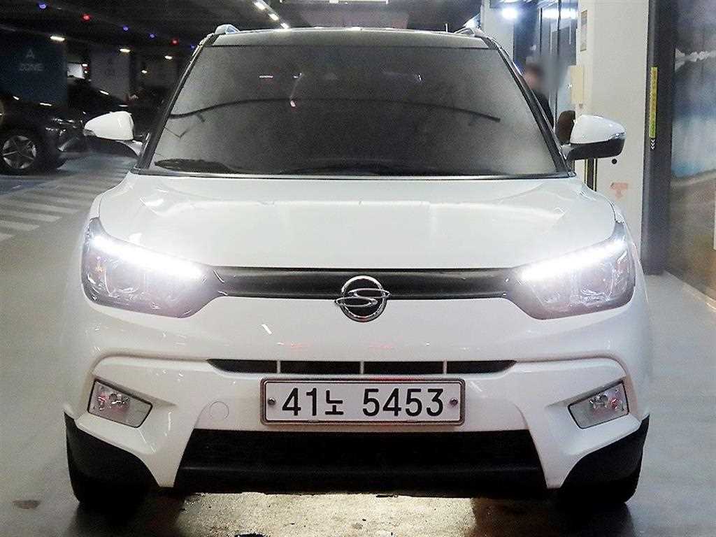 KGM 티볼리 디젤 2WD 1.6 LX 사진 2/20