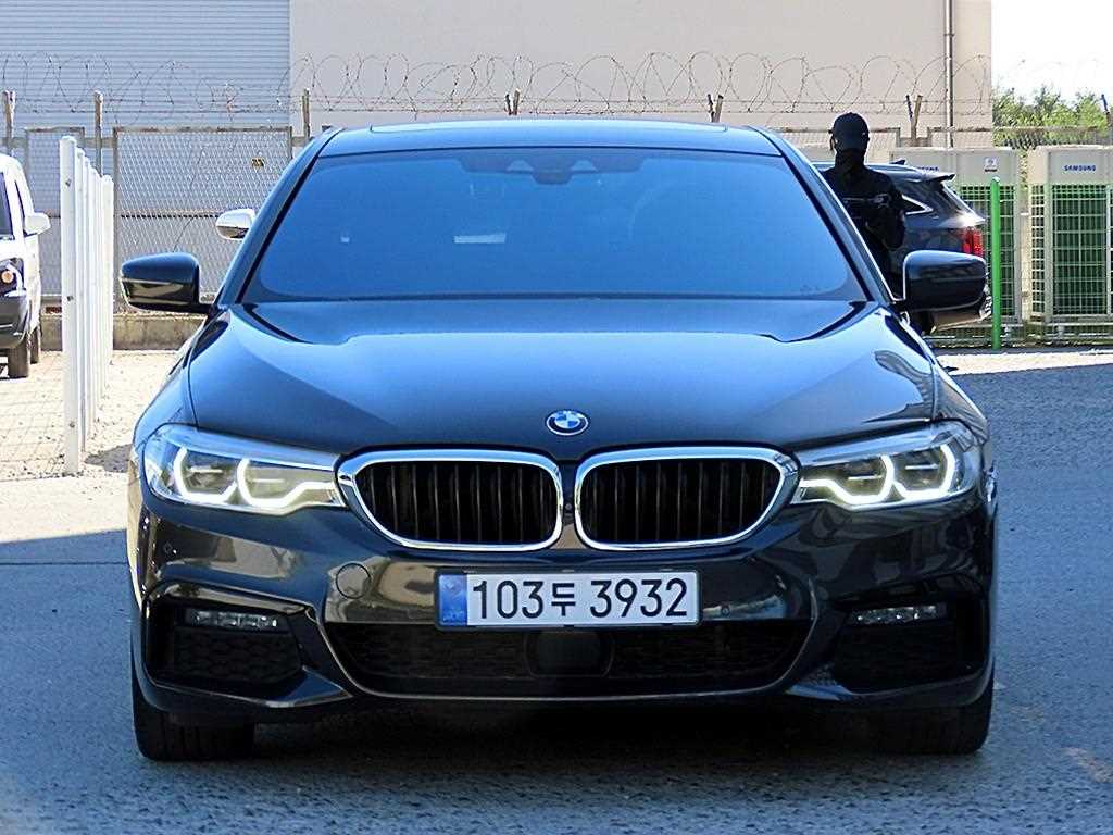 BMW 5시리즈 530i M 스포츠 플러스 사진