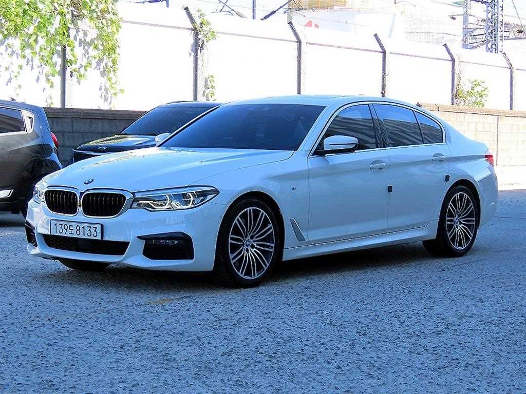 BMW 5시리즈 530i M 스포츠 플러스 사진 2/20